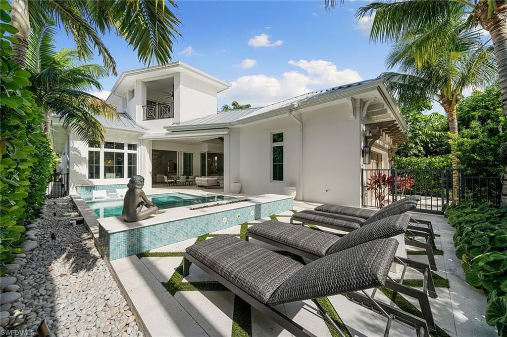150 6th St N, Naples, FL 34102-47