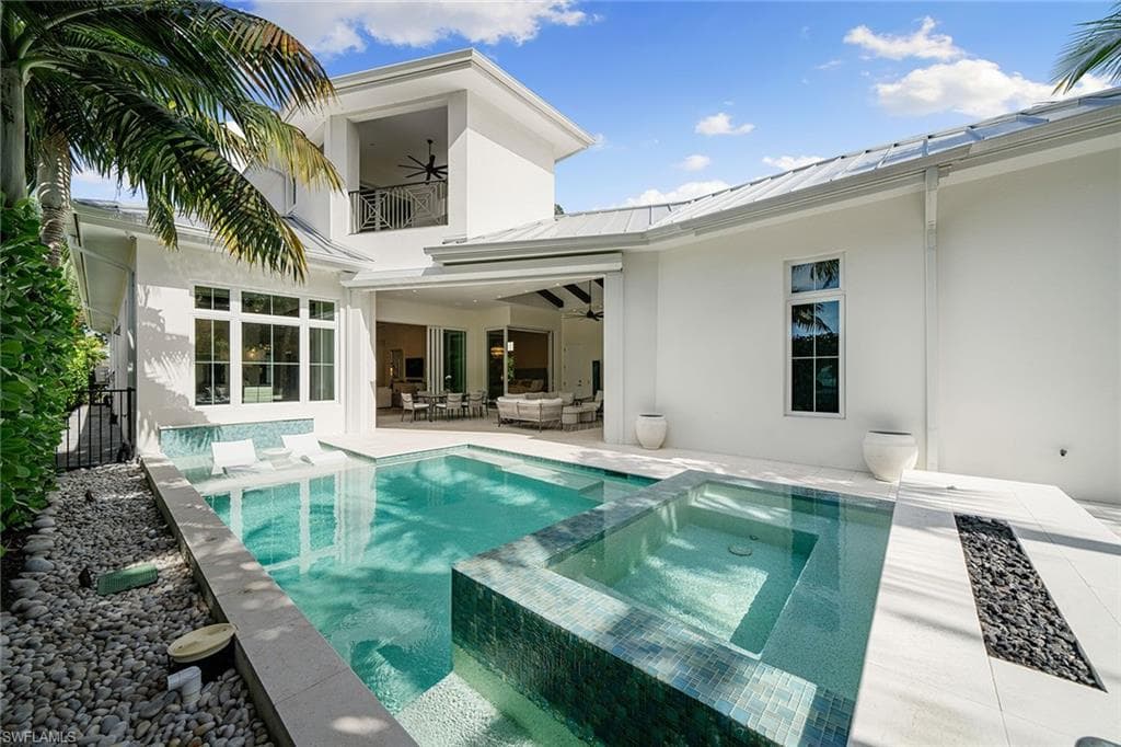 150 6th St N, Naples, FL 34102-48