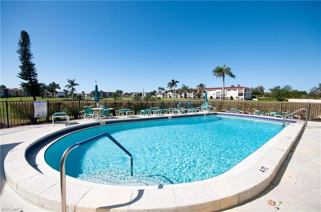 21 High Point Cir E 308, Naples, FL 34103-5