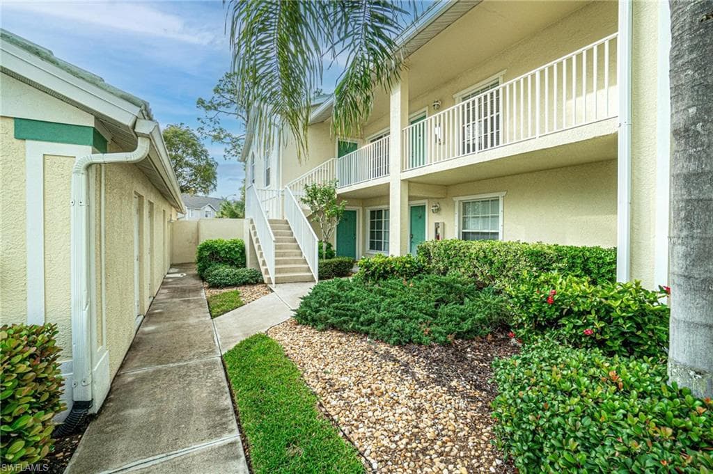 4945 Cougar Ct S 4-202, Naples, FL 34109-30