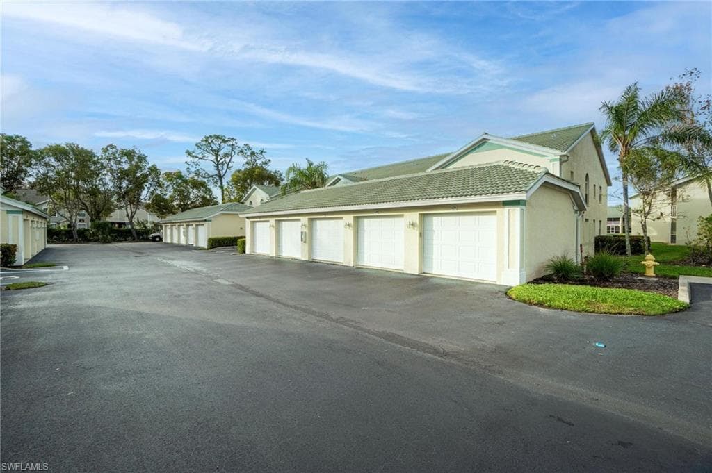 4945 Cougar Ct S 4-202, Naples, FL 34109-32