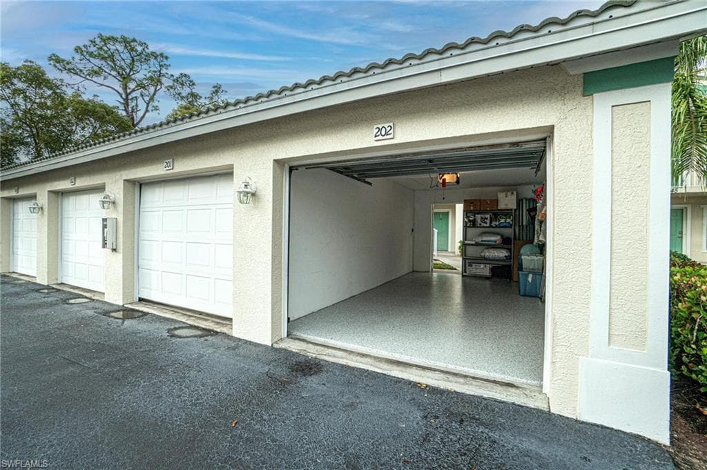 4945 Cougar Ct S 4-202, Naples, FL 34109-33
