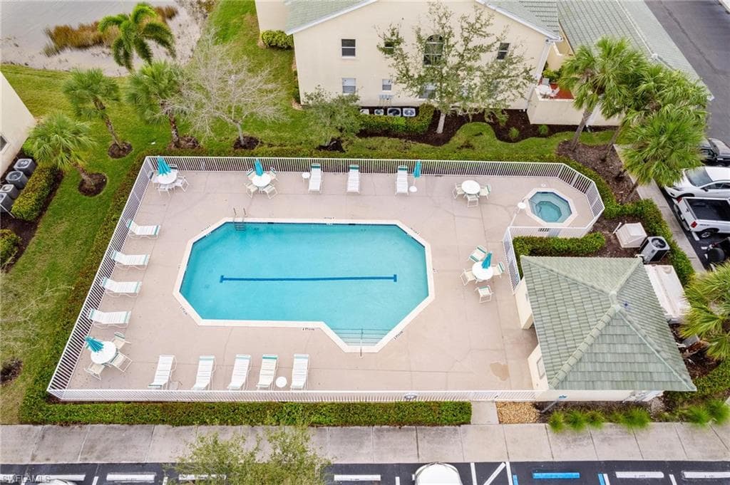 4945 Cougar Ct S 4-202, Naples, FL 34109-40
