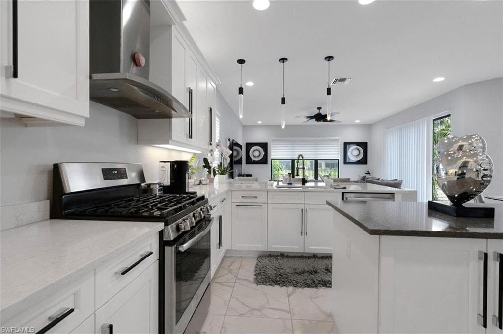 4692 Kensington Cir, Naples, FL 34119-10