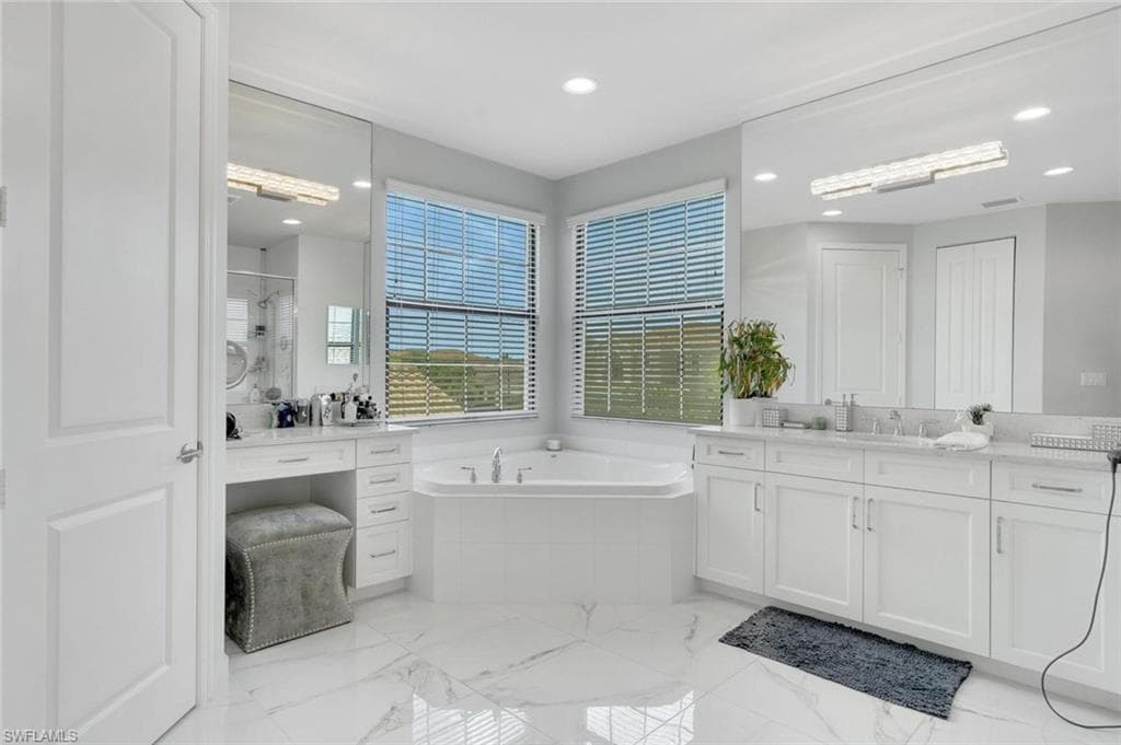 4692 Kensington Cir, Naples, FL 34119-22