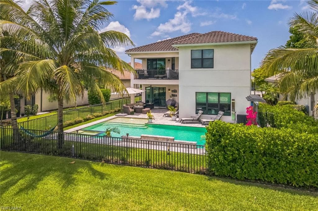 4692 Kensington Cir, Naples, FL 34119-33