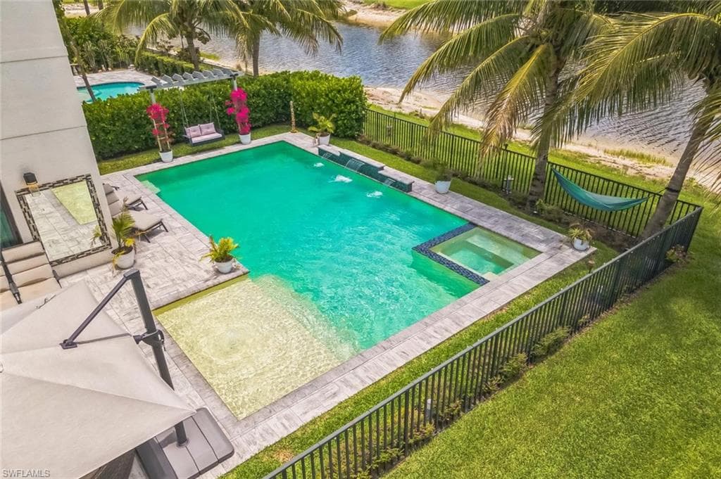 4692 Kensington Cir, Naples, FL 34119-34