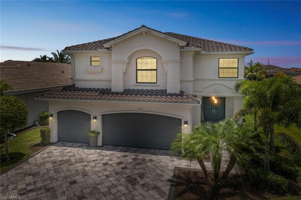 4692 Kensington Cir, Naples, FL 34119-36