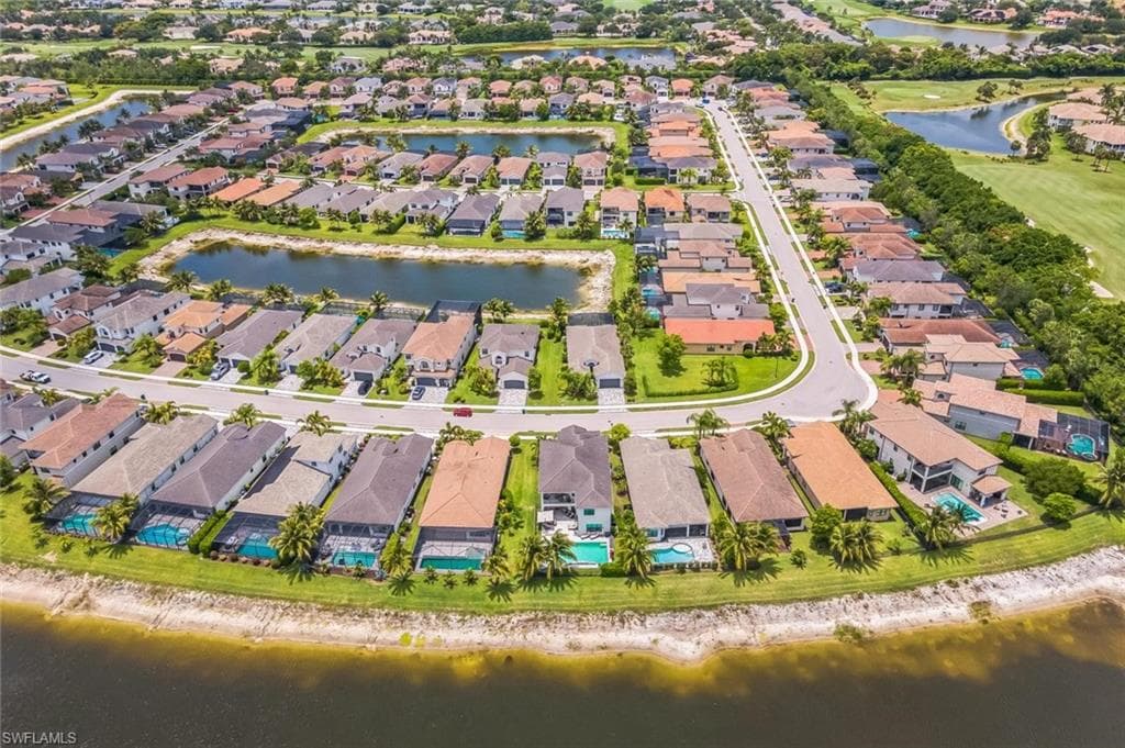 4692 Kensington Cir, Naples, FL 34119-37