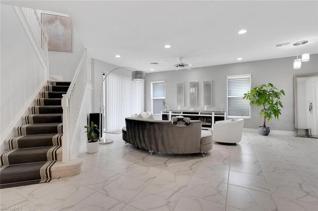 4692 Kensington Cir, Naples, FL 34119-2