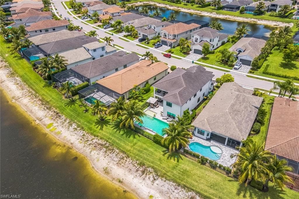 4692 Kensington Cir, Naples, FL 34119-39