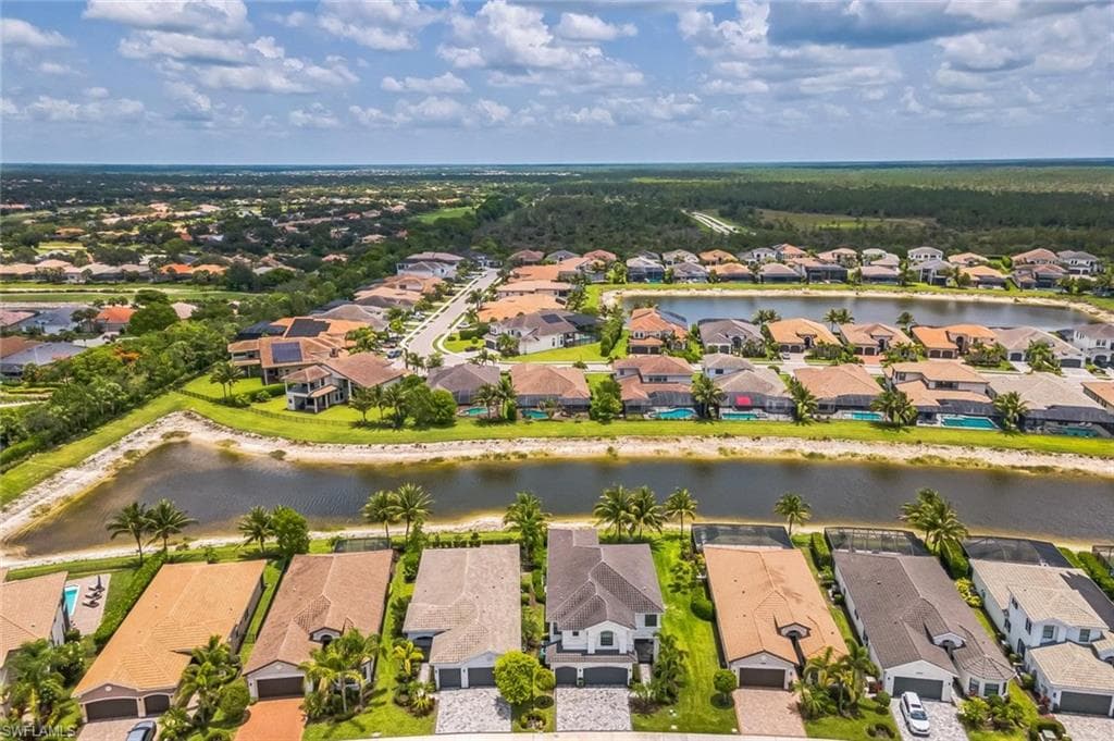 4692 Kensington Cir, Naples, FL 34119-40
