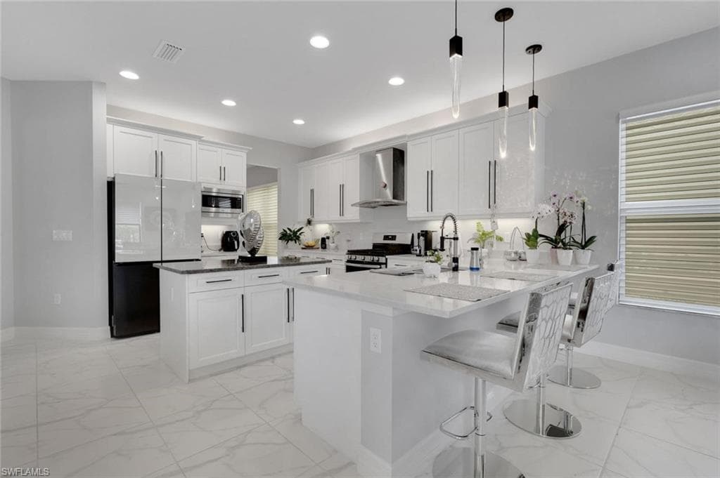 4692 Kensington Cir, Naples, FL 34119-3