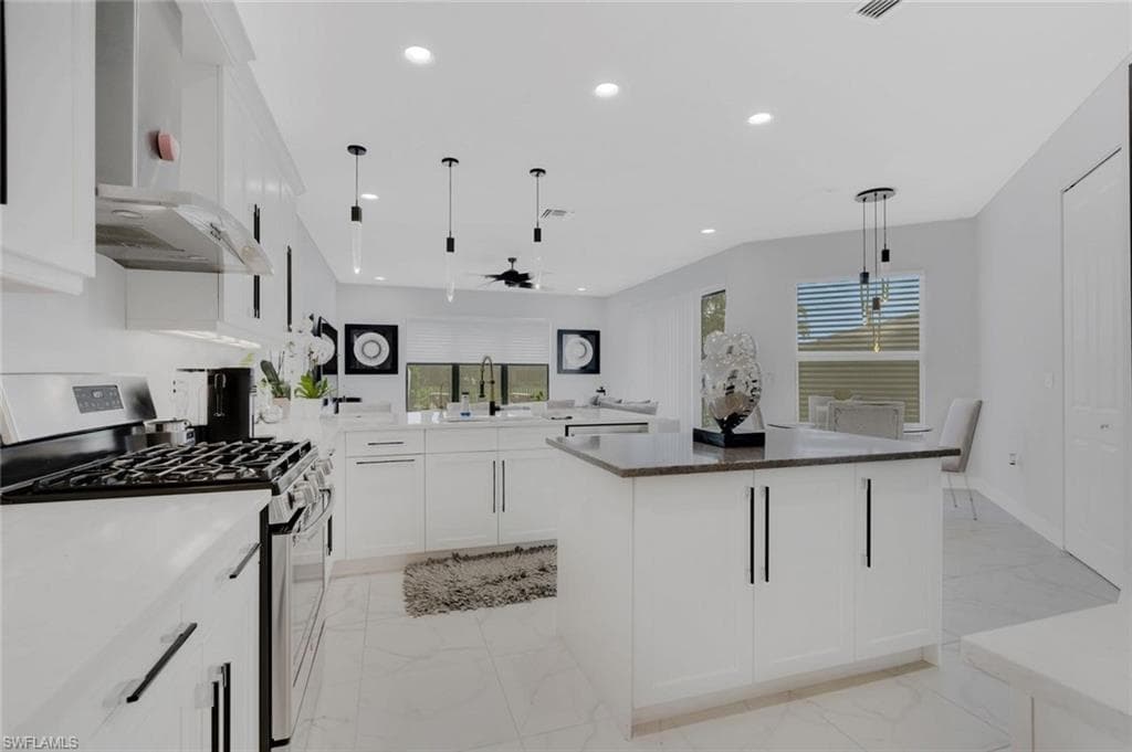 4692 Kensington Cir, Naples, FL 34119-7
