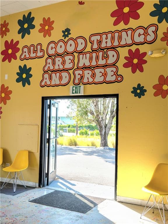 3270 Bayshore Dr, Naples, FL 34112-8