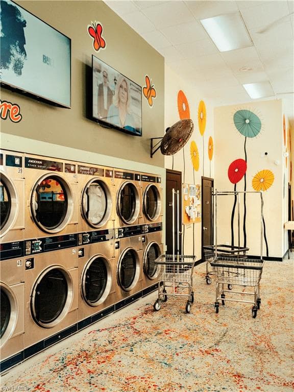 3270 Bayshore Dr, Naples, FL 34112-9