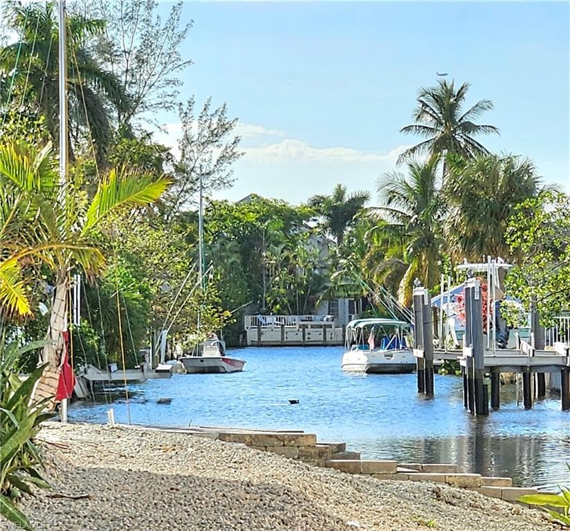 3270 Bayshore Dr, Naples, FL 34112-14