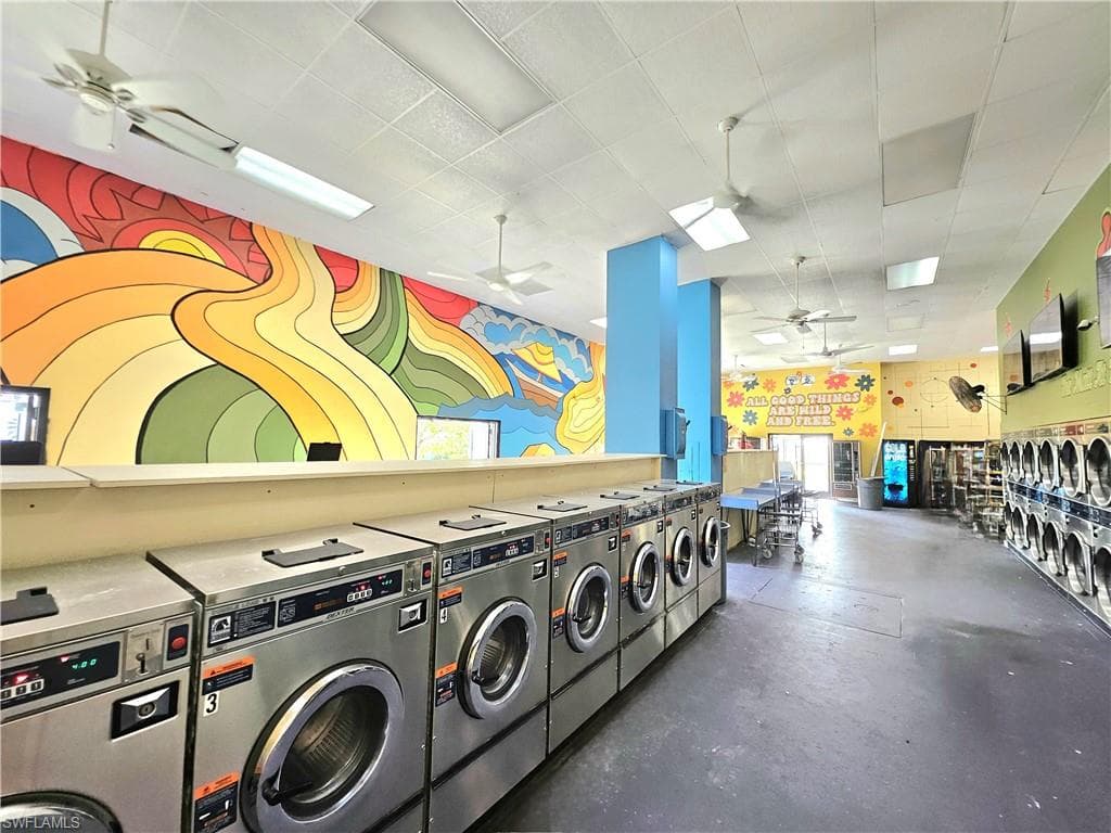 3270 Bayshore Dr, Naples, FL 34112-1