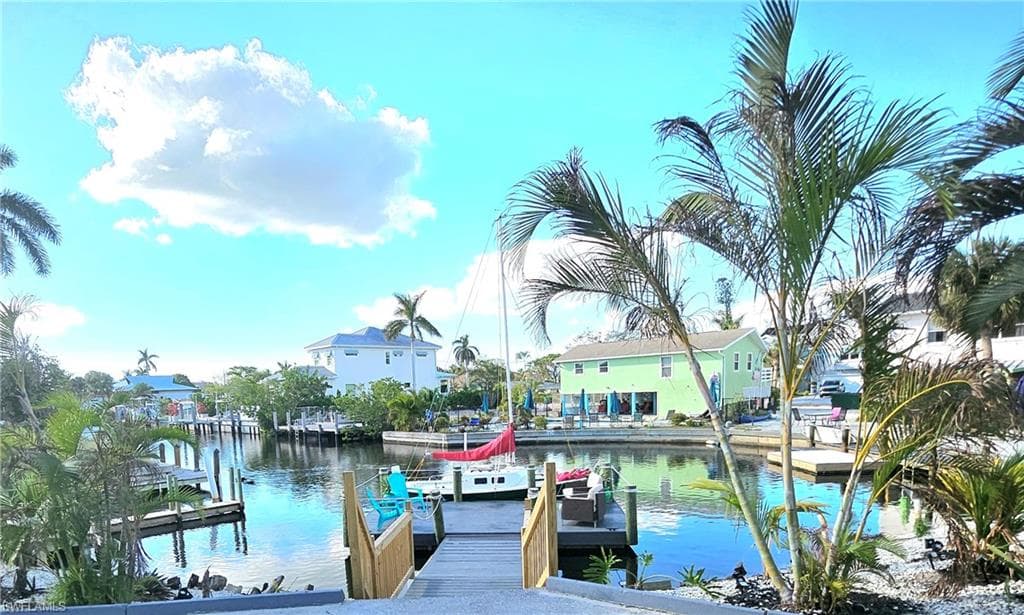 3270 Bayshore Dr, Naples, FL 34112-3