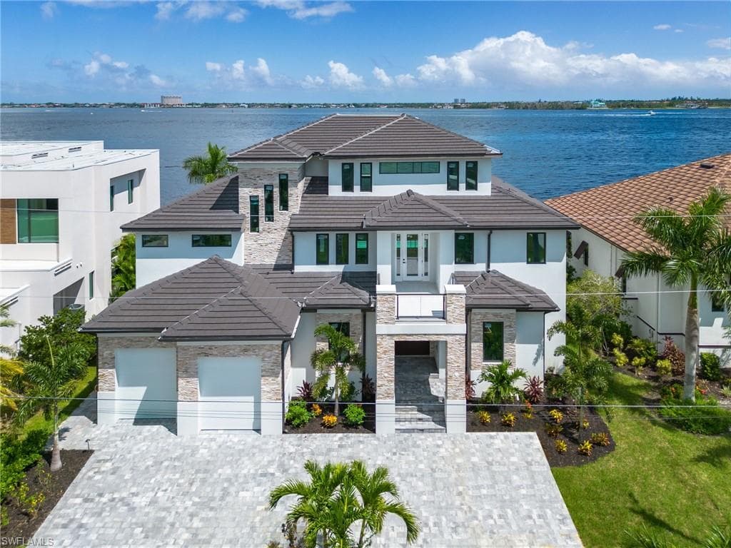 5735 Riverside Dr, Cape Coral, FL 33904-9