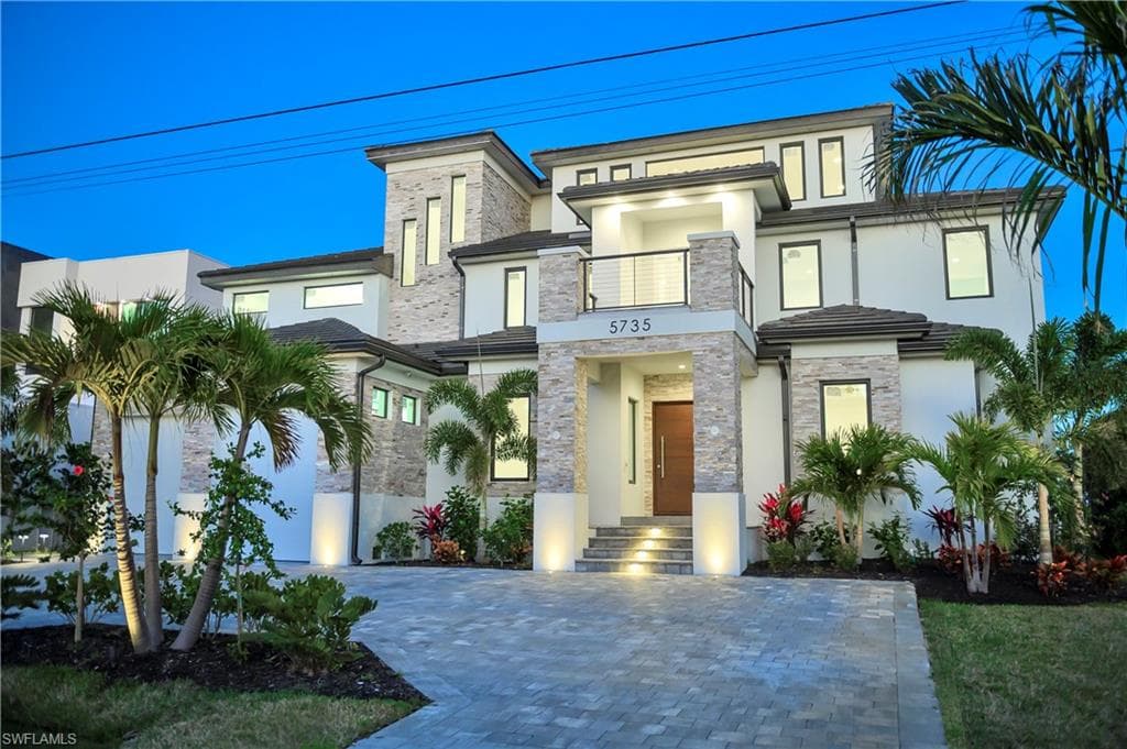 5735 Riverside Dr, Cape Coral, FL 33904-1