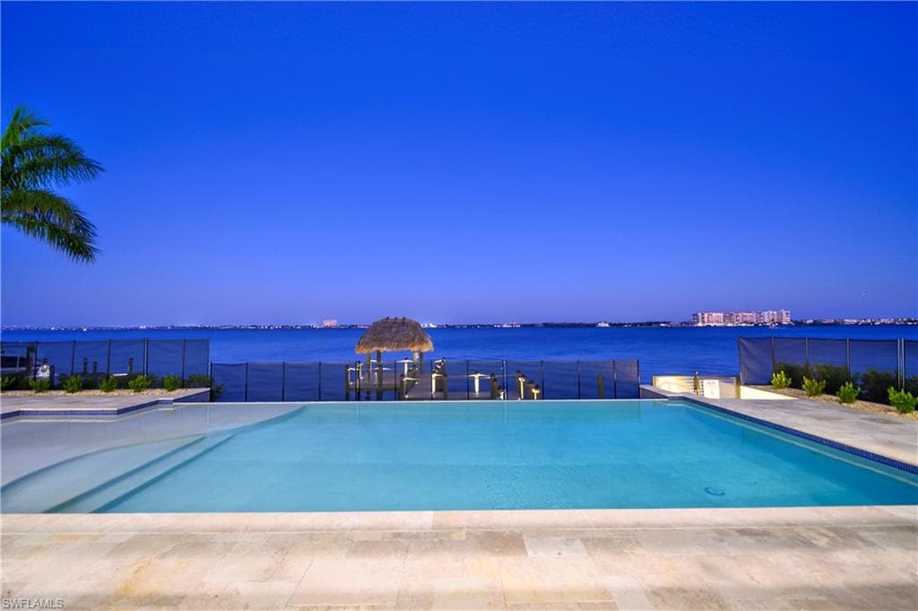 5735 Riverside Dr, Cape Coral, FL 33904-6
