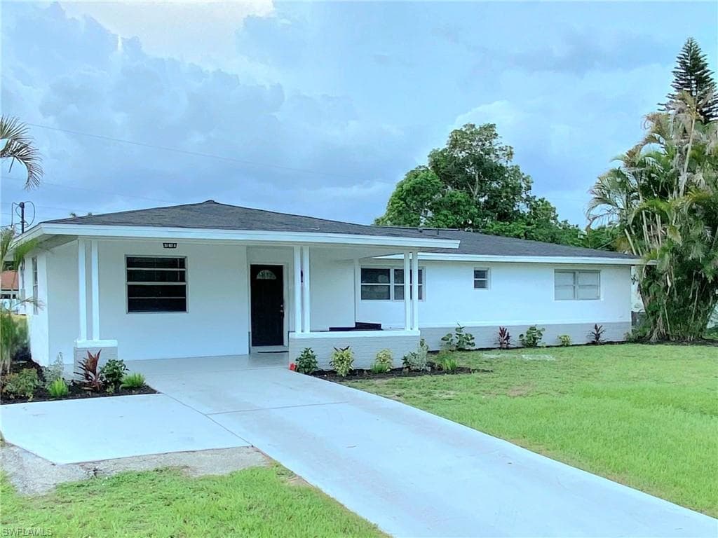 2152 45th Ter SW, Naples, FL 34116-2