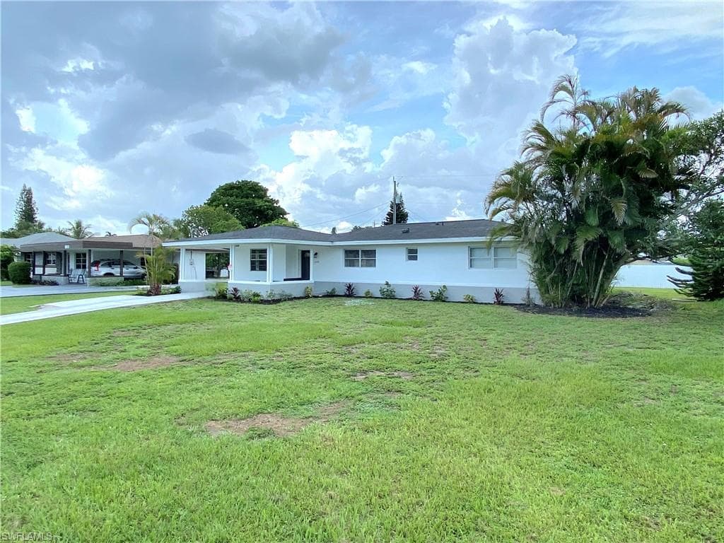 2152 45th Ter SW, Naples, FL 34116-8