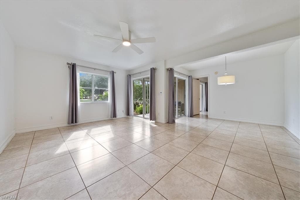 2810 Citrus Lake Dr U101, Naples, FL 34109-9