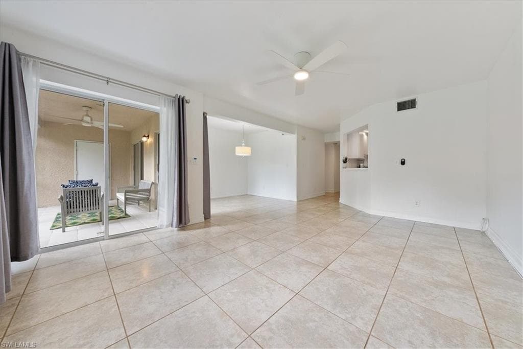 2810 Citrus Lake Dr U101, Naples, FL 34109-10