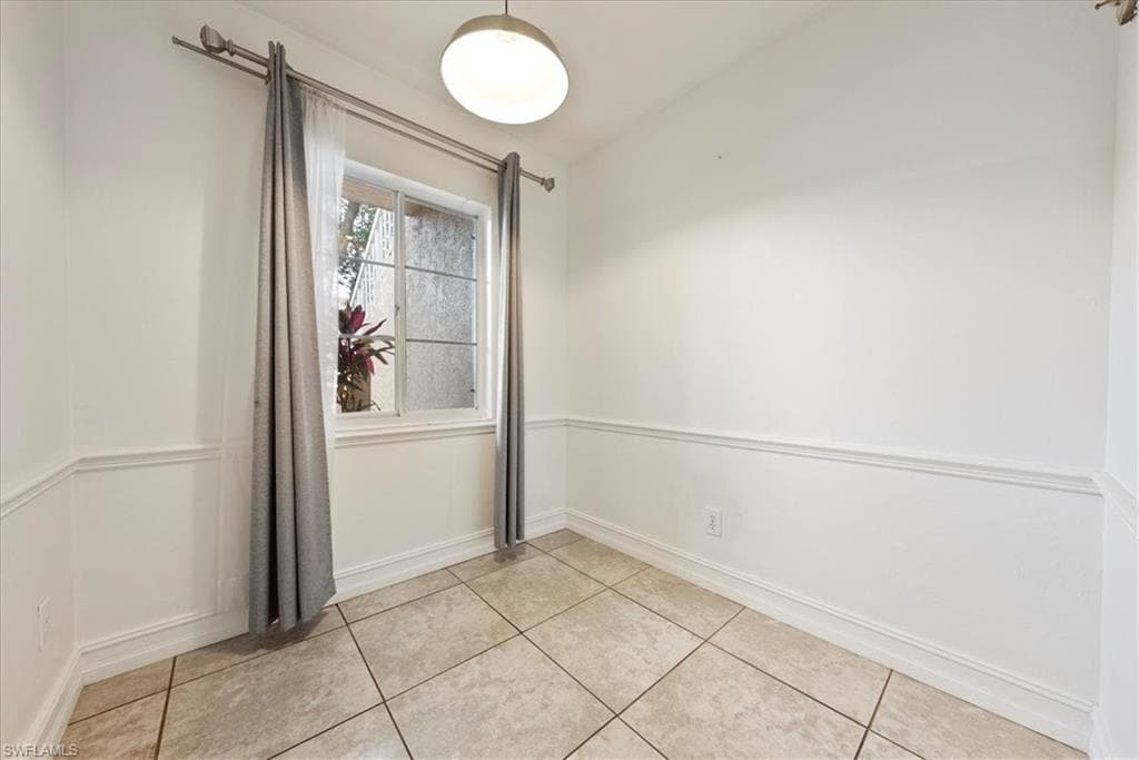 2810 Citrus Lake Dr U101, Naples, FL 34109-19