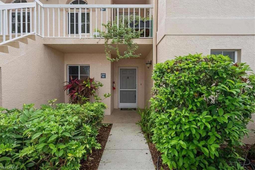 2810 Citrus Lake Dr U101, Naples, FL 34109-31