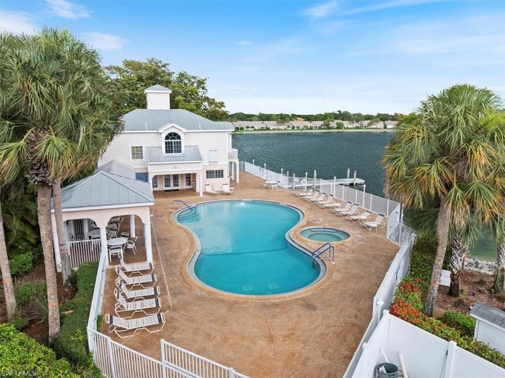2810 Citrus Lake Dr U101, Naples, FL 34109-3