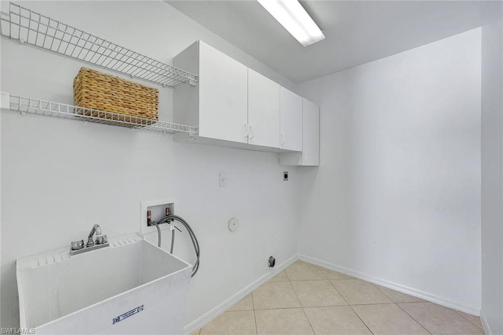 3302 Arlette Dr, Naples, FL 34109-17