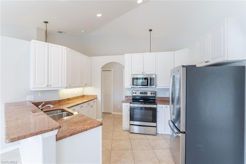 4200 3rd Ave, Cape Coral, FL 33914-28