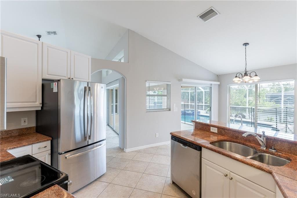 4200 3rd Ave, Cape Coral, FL 33914-37