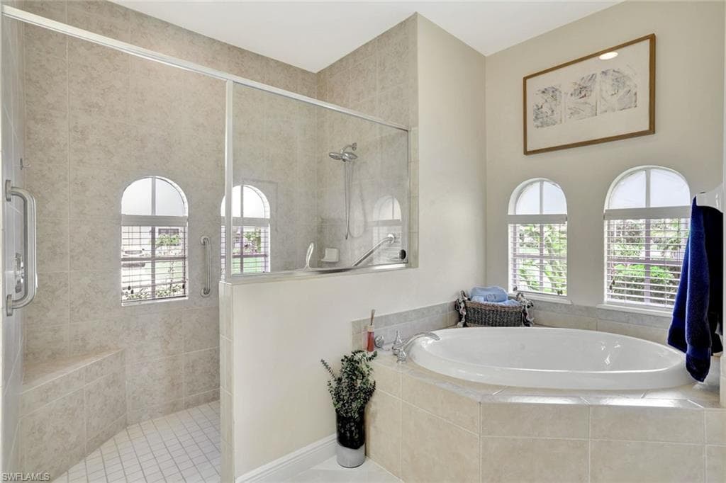 628 Hernando Dr, Marco Island, FL 34145-19