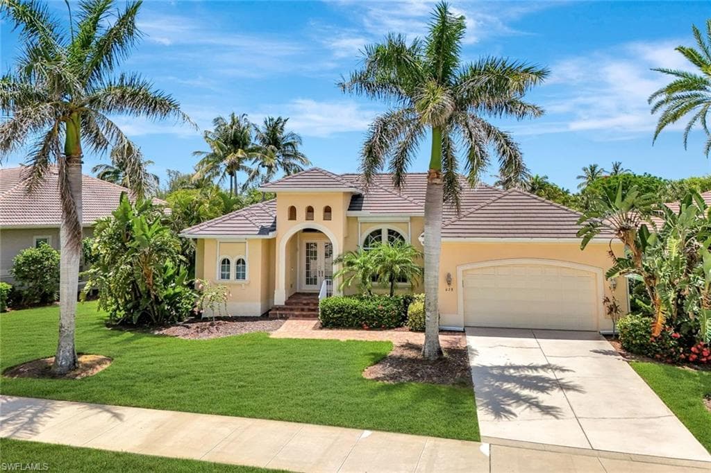 628 Hernando Dr, Marco Island, FL 34145-2