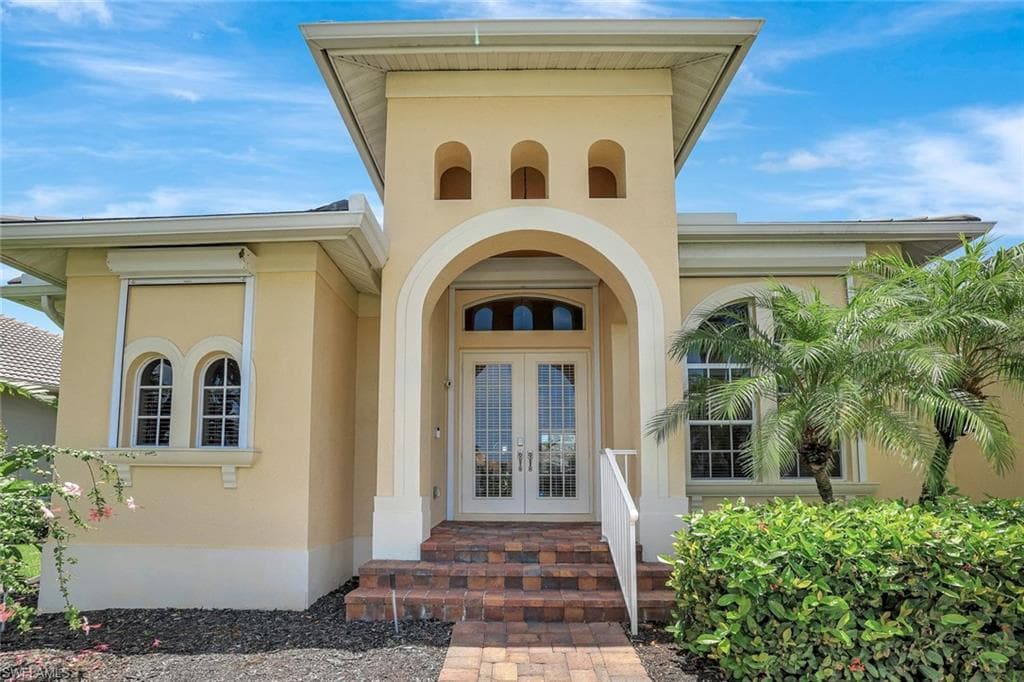 628 Hernando Dr, Marco Island, FL 34145-4