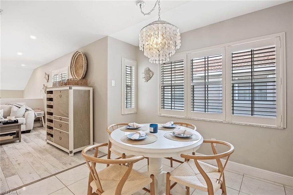 2450 Old Groves Rd 201, Naples, FL 34109-16