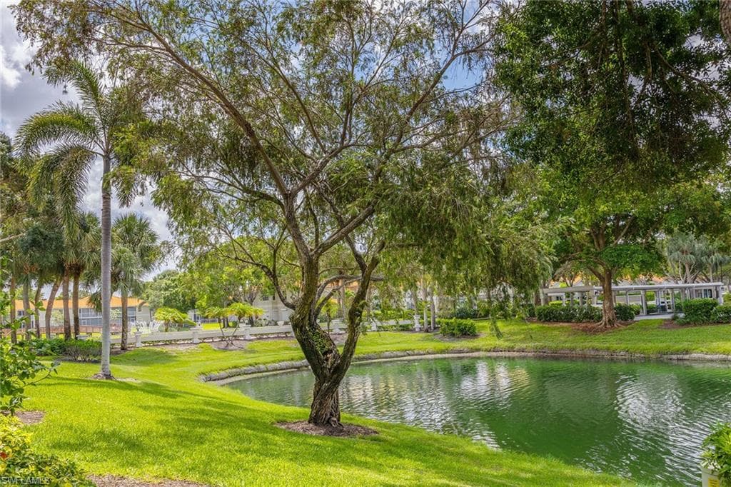 2450 Old Groves Rd 201, Naples, FL 34109-32