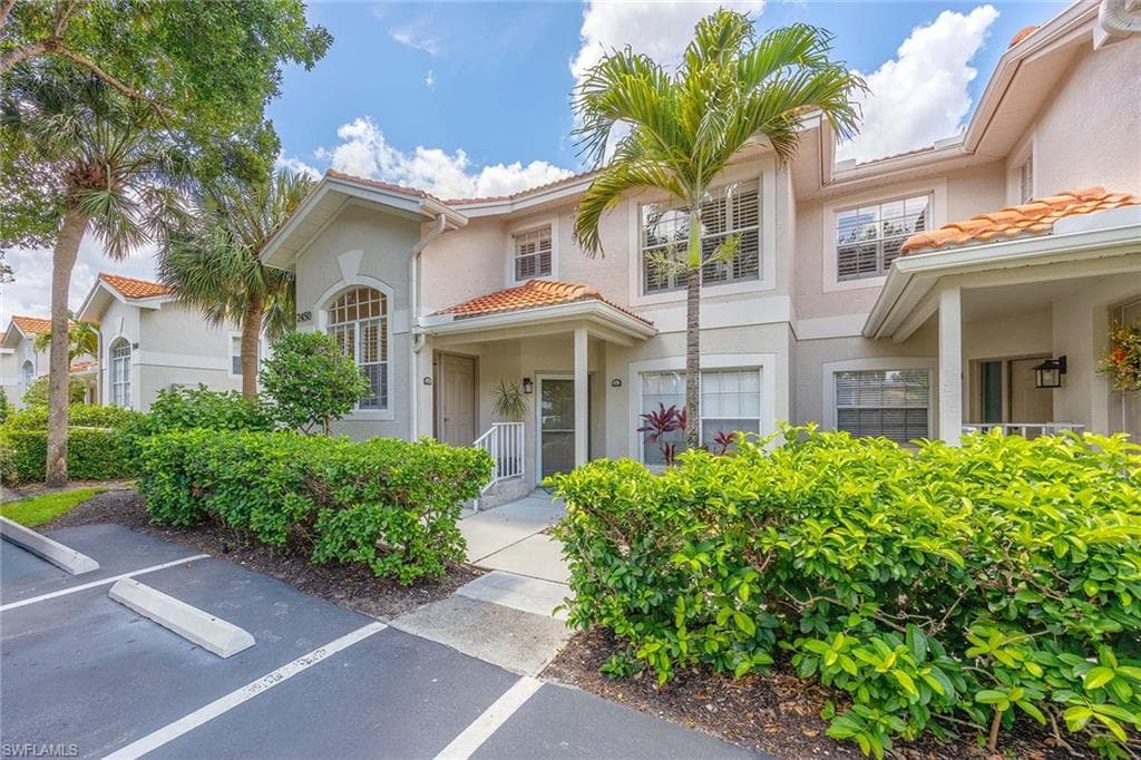 2450 Old Groves Rd 201, Naples, FL 34109-2