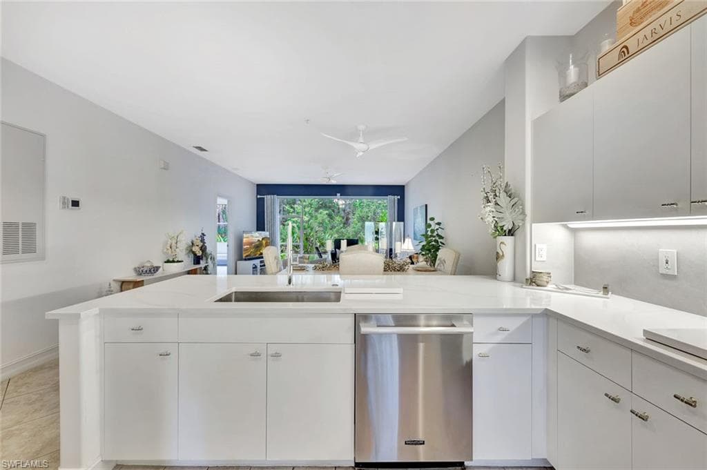 1045 Tarpon Cove Dr 102, Naples, FL 34110-9