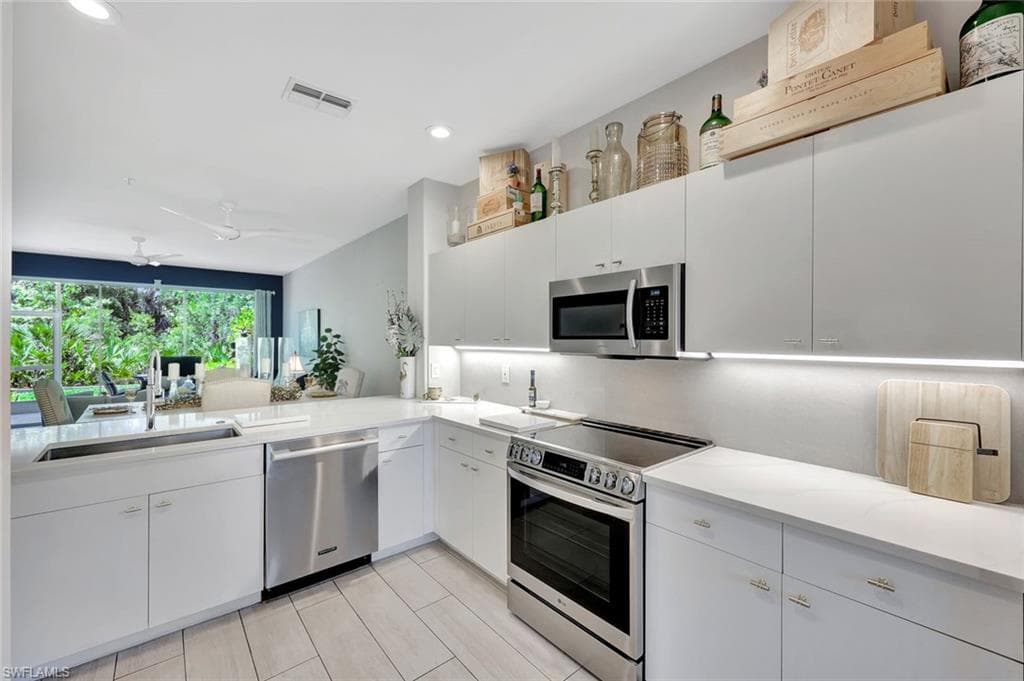 1045 Tarpon Cove Dr 102, Naples, FL 34110-10