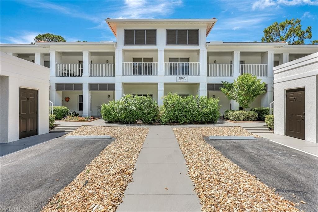 1045 Tarpon Cove Dr 102, Naples, FL 34110-1