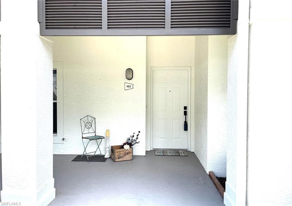 1045 Tarpon Cove Dr 102, Naples, FL 34110-3