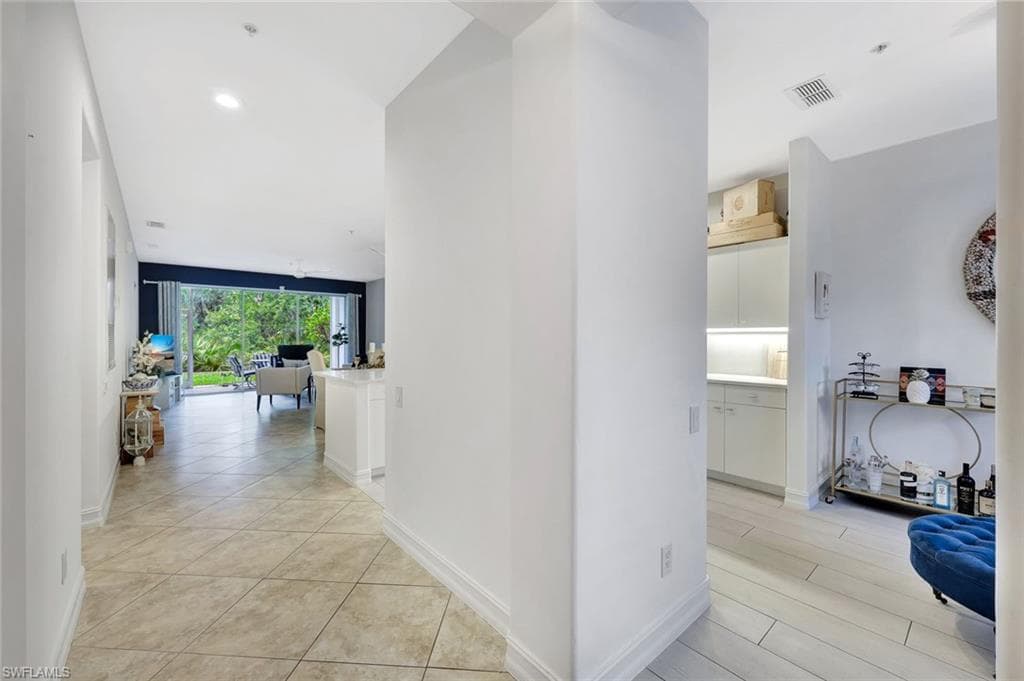 1045 Tarpon Cove Dr 102, Naples, FL 34110-7