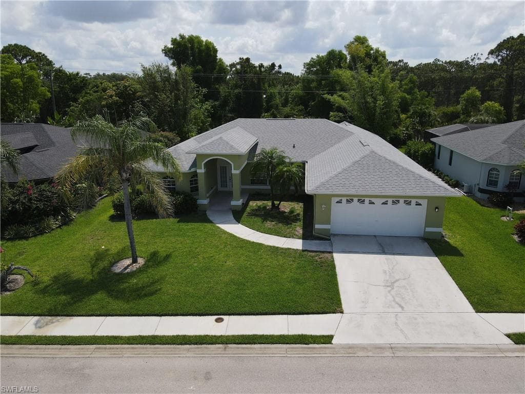 23447 Olde Meadowbrook Cir, Estero, FL 34134-2