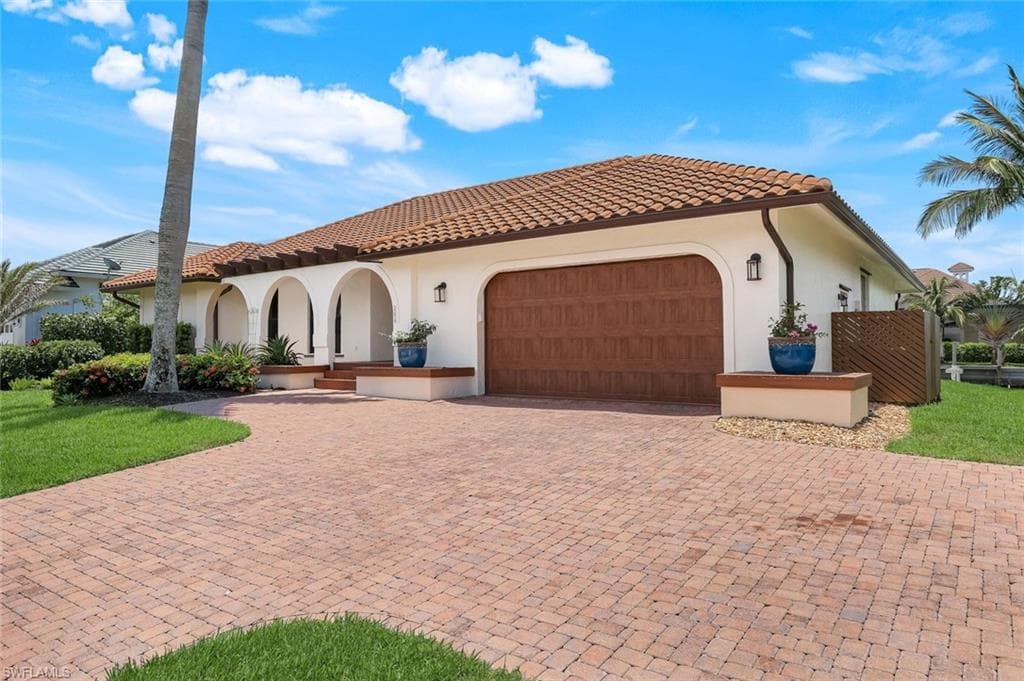 284 Polynesia Ct, Marco Island, FL 34145-5