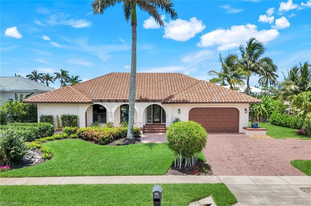 284 Polynesia Ct, Marco Island, FL 34145-6